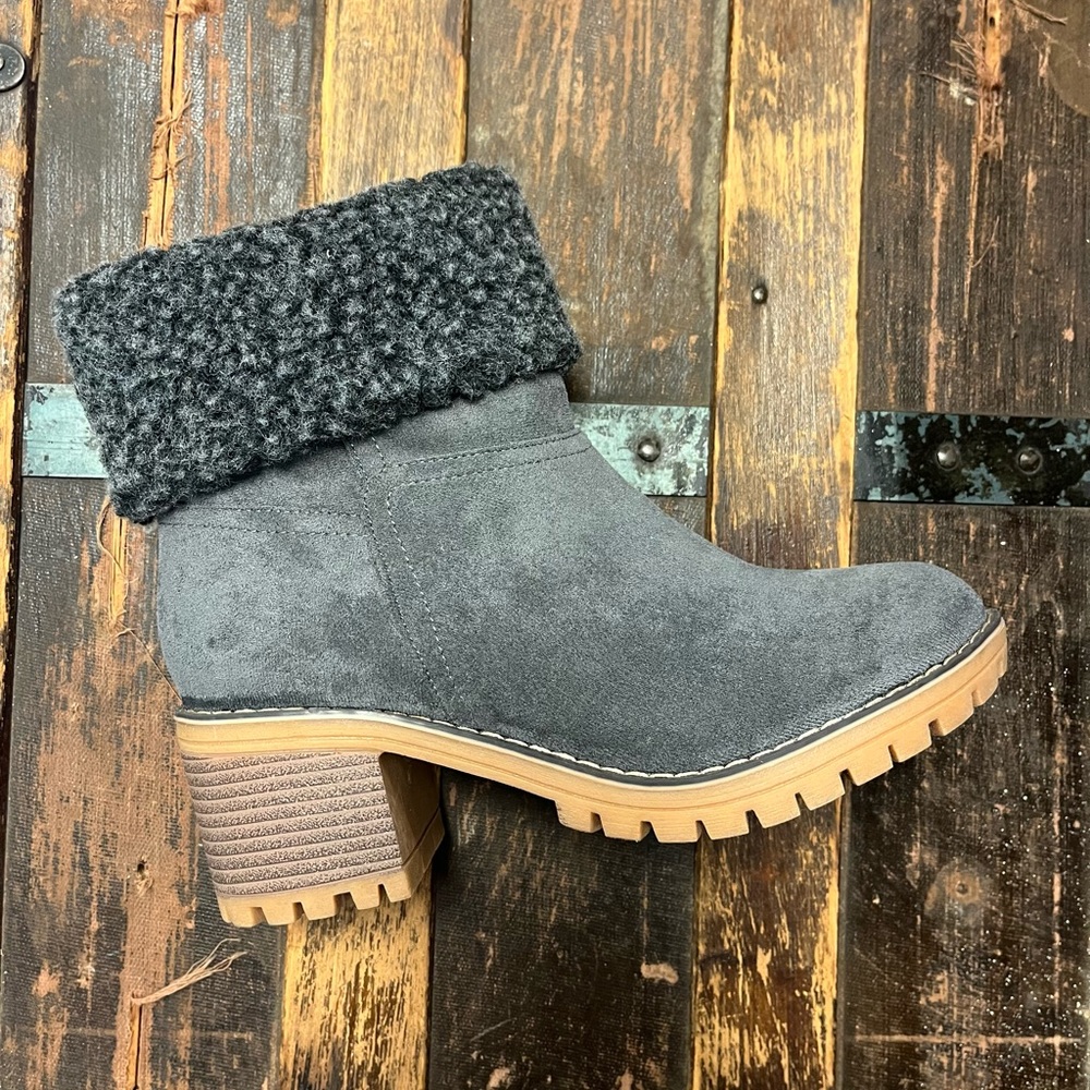 Grey Fun boot! - Picture 3 of 7